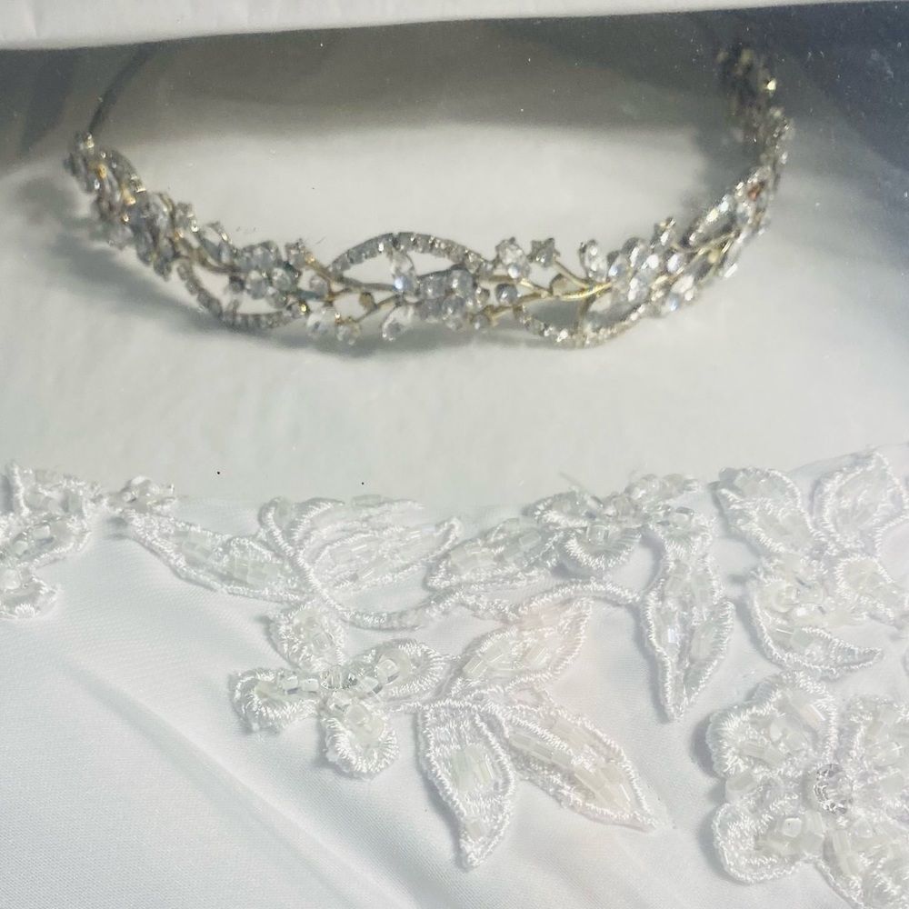 WEDDING DRESS - Picture 3 of 11